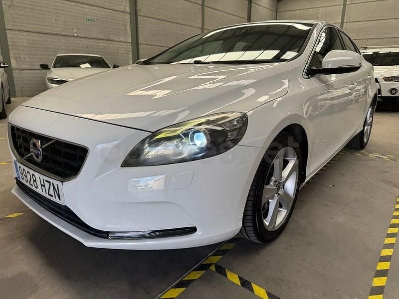 Usado Volvo V40 Momentum 190 CV (139 kW) 2014 Blanco Berlina