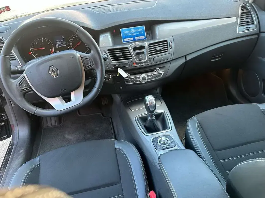 Usado Renault Laguna III Dynamique 130 CV (95 kW) 2014 Negro Utilitario
