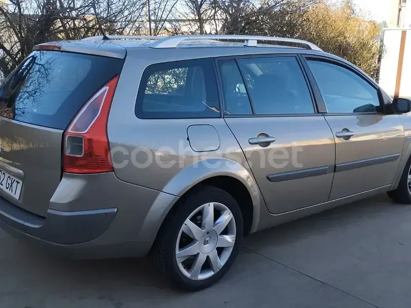 Usado Renault Mégane GrandTour 105 CV (77 kW) 2009 Beige Familiar