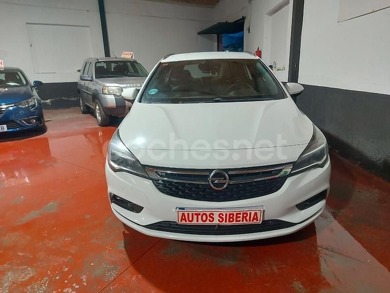 Usado Opel Astra Excellence 136 CV (100 kW) 2017 Blanco Familiar