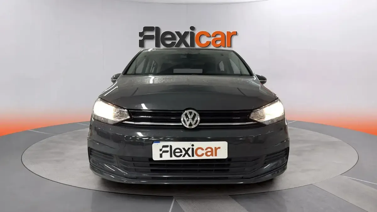 Usado VW Touran Business 116 CV (85 kW) 2018 Gris Monovolumen