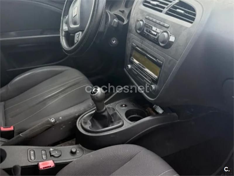 Usado Seat Leon Copa 90 CV (66 kW) 2013 Gris / plata Berlina