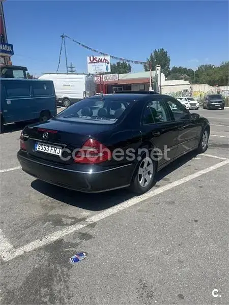Usado Mercedes E320 Avantgarde 204 CV (150 kW) 2004 Negro Berlina