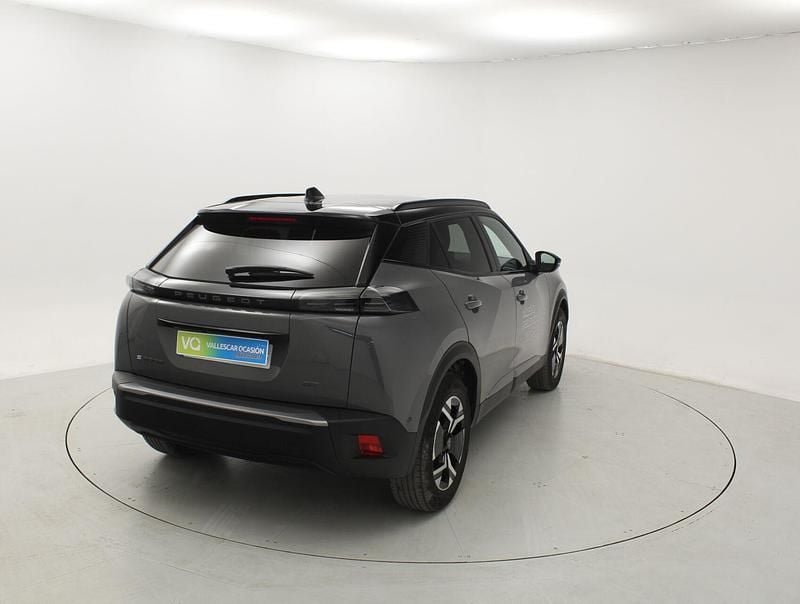 Usado Peugeot e-2008 GT 114 kW (156 CV) 2023 Gris selenium SUV