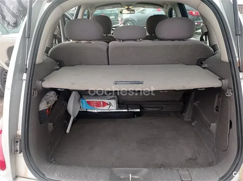 Usado Chrysler PT Cruiser Clasic 115 CV (84 kW) 2004 Gris / plata Monovolumen