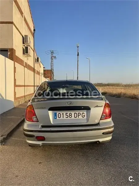 Usado Hyundai Accent 81 CV (59 kW) 2005 Gris / plata Berlina