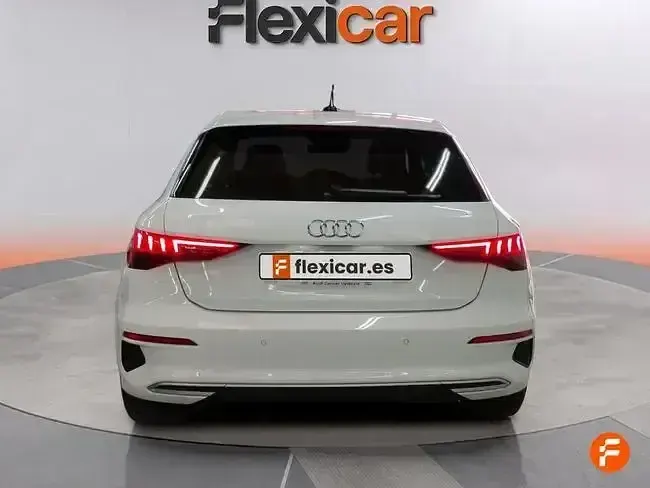 Używany Audi A3 116 KM (85 kW) 2023 Biały Sedan/Limuzyna