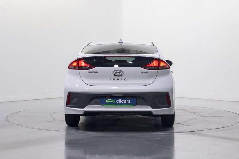 Usado Hyundai Ioniq 105 CV (77 kW) 2020 Blanco Utilitario