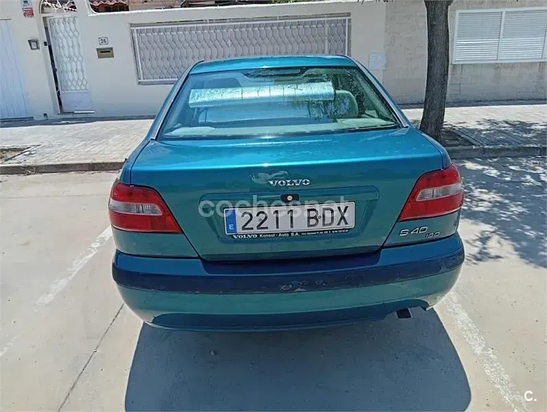 Usado Volvo S40 115 CV (84 kW) 2001 Verde Berlina