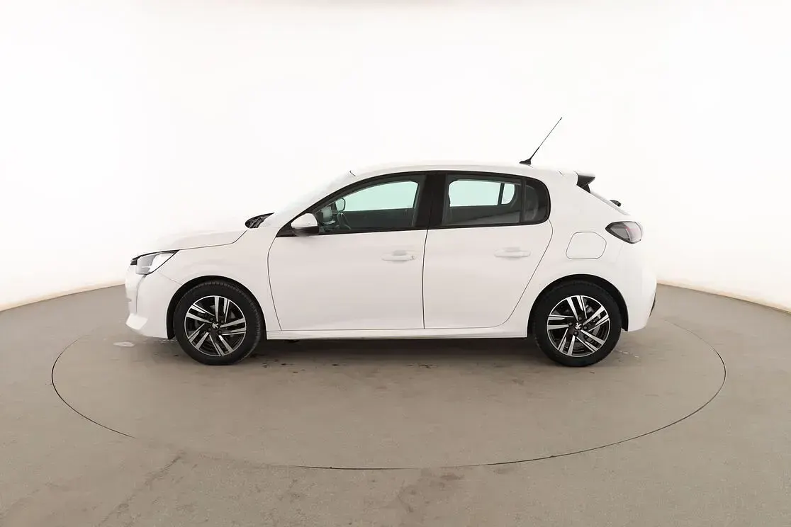 Usado Peugeot 208 Allure 101 CV (74 kW) 2019 Blanco Utilitario