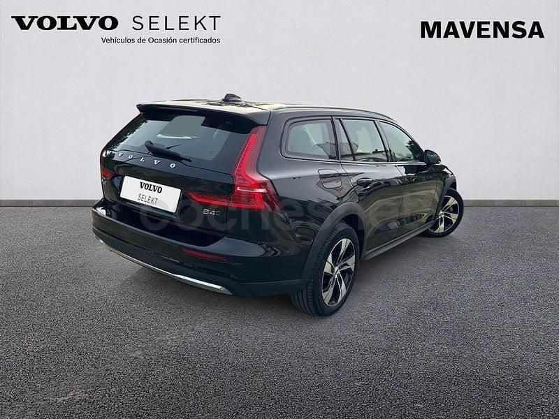 Usado Volvo V60 CC Core 197 CV (144 kW) 2023 Negro Familiar