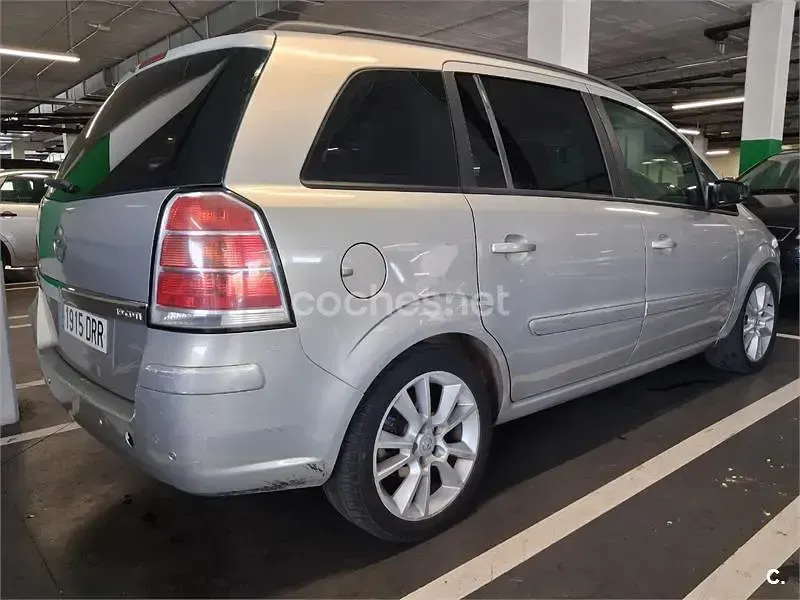 Usado Opel Zafira Cosmo 120 CV (88 kW) 2005 Beige Monovolumen