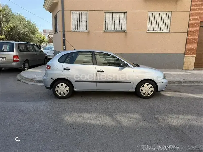 Usado Seat Ibiza 110 CV (80 kW) 2003 Gris / plata Utilitario