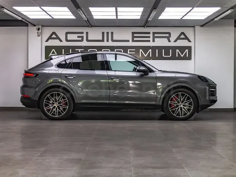 Usado Porsche Cayenne 519 CV (381 kW) 2024 Gris / plata SUV