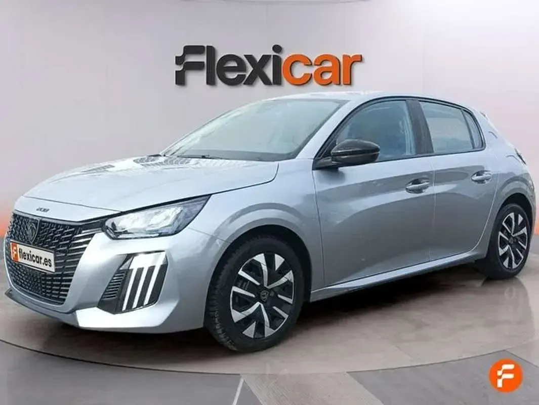 Usado Peugeot 208 Style 101 CV (74 kW) 2024 Gris Utilitario