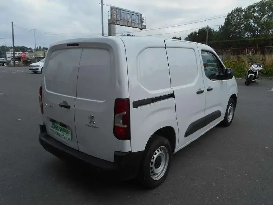 Usado Peugeot Partner 99 CV (72 kW) 2022 Blanco Monovolumen