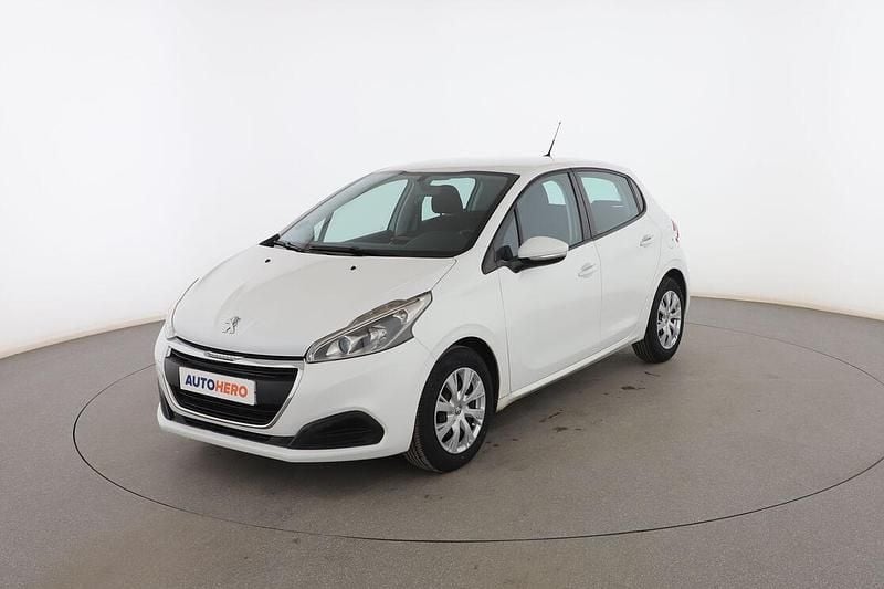 Blanco Usado 2015 Peugeot 208 Active Utilitario | 7599 € (Precio justo) - Imagen 1/3