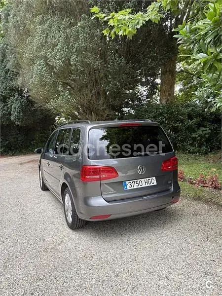 Usado VW Touran Advance 105 CV (77 kW) 2011 Gris / plata Monovolumen
