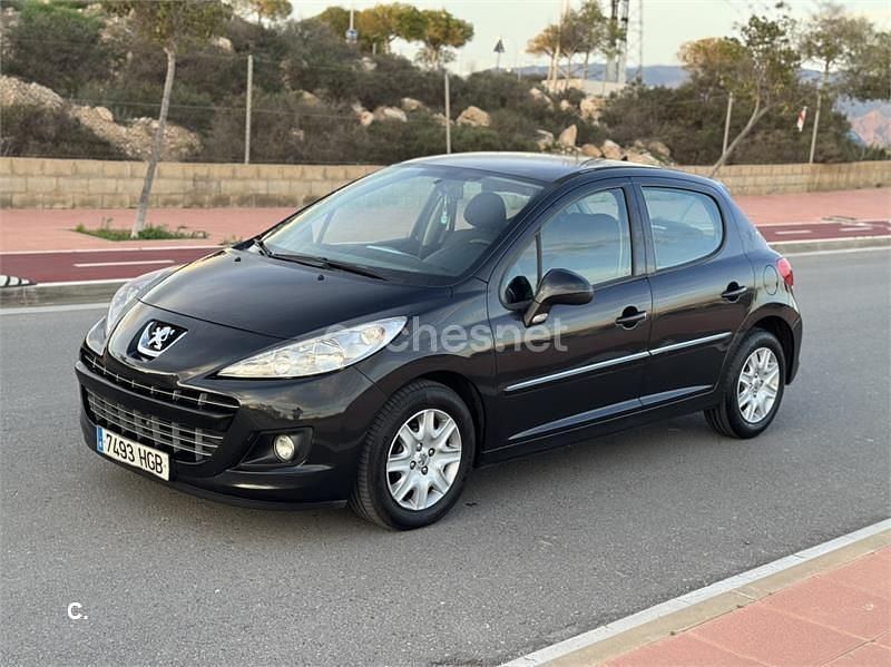 Usado Peugeot 207 Active 92 CV (67 kW) 2011 Negro Berlina