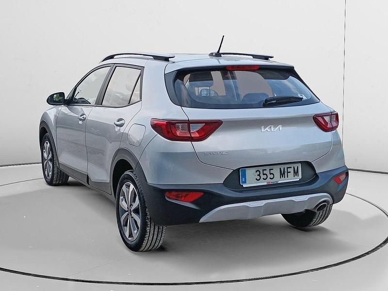 Usado Kia Stonic 84 CV (61 kW) 2023 Gris SUV