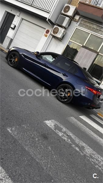 Azul Usado 2017 Alfa Romeo Giulia Veloce Berlina | 30.450 € - Imagen 1/2