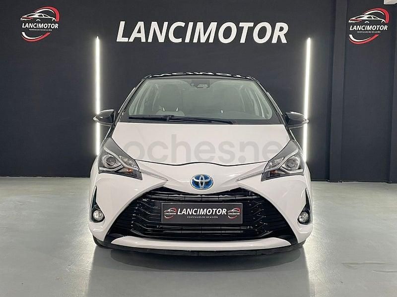 Usado Toyota Yaris Hybrid 100 CV (73 kW) 2020 Blanco Berlina