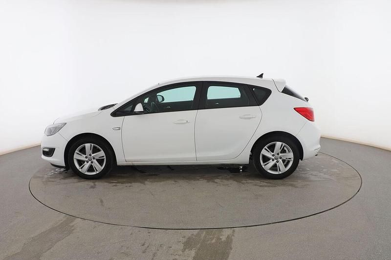 Usado Opel Astra Selective 165 CV (121 kW) 2015 Blanco Berlina