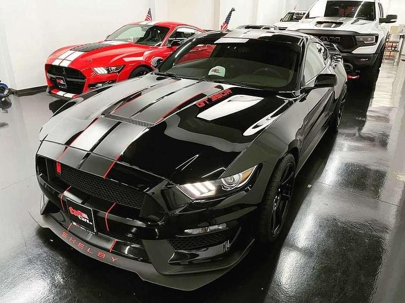 Usado Ford Mustang 533 CV (392 kW) 2019 Negro Coupe