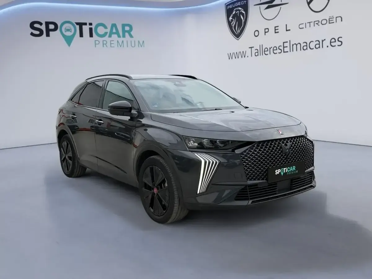 Usado DS Automobiles DS7 Crossback Performance 225 CV (165 kW) 2024 Gris / plata SUV