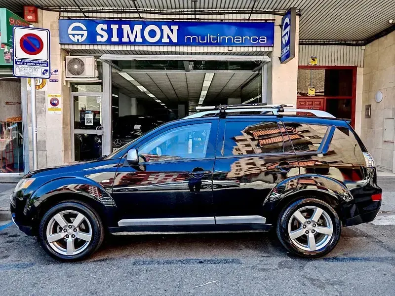 Usado Mitsubishi Outlander Intense 140 CV (102 kW) 2007 Negro SUV