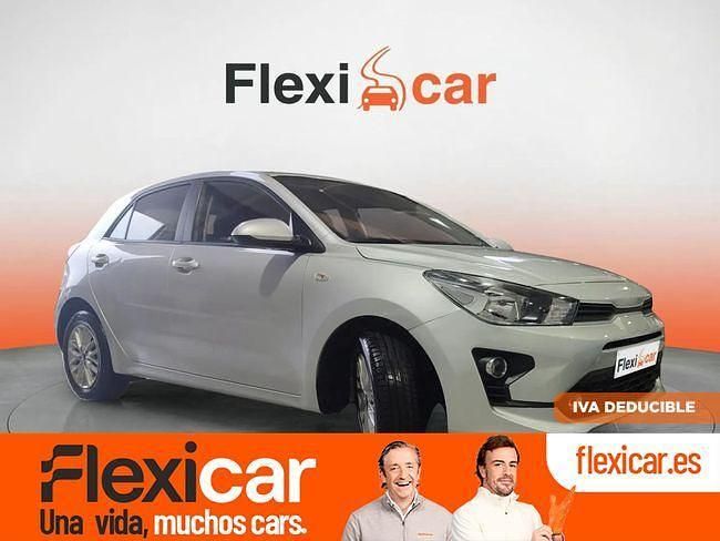 Gris Usado 2022 Kia Rio Berlina | 12.990 € (Precio justo) - Imagen 1/4