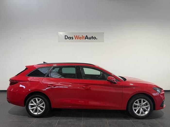 Usado Seat Leon Style 110 CV (80 kW) 2022 Rojo
