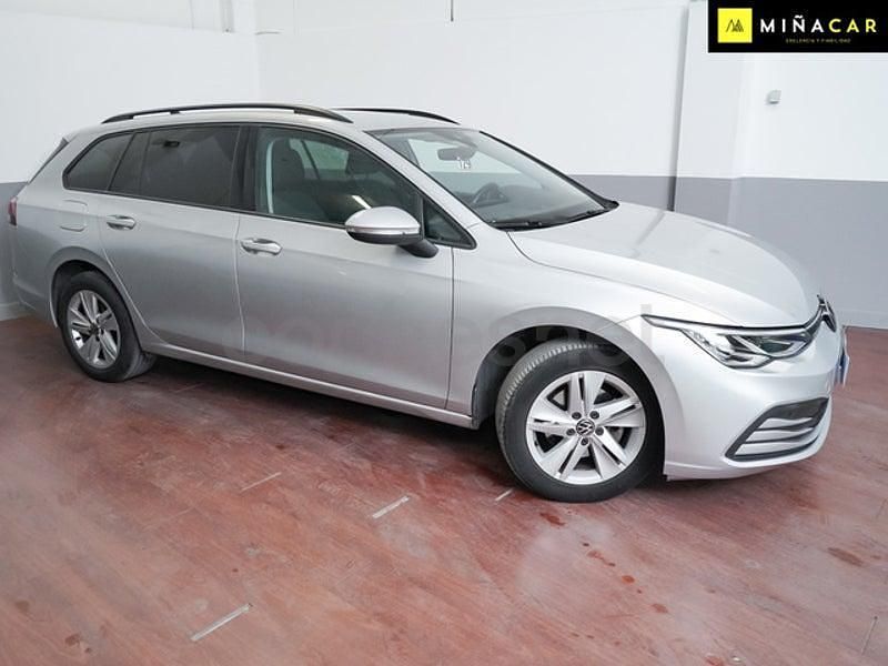 Usado VW Golf VIII Life 130 CV (95 kW) 2022 Gris / plata Familiar
