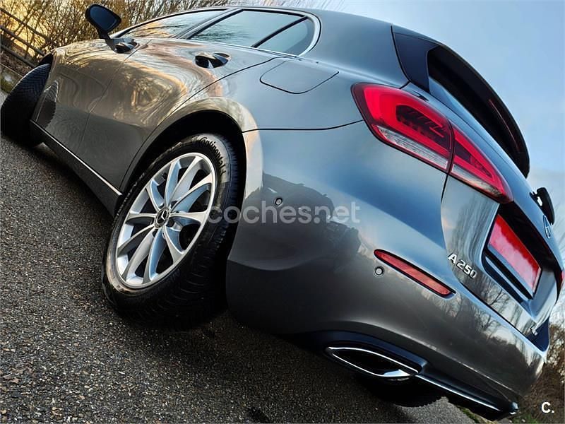 Usado Mercedes A250 224 CV (164 kW) 2019 Gris / plata Berlina