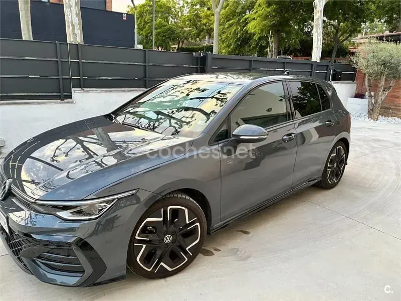 Usado VW Golf VIII R-line 150 CV (110 kW) 2025 Gris / plata Berlina