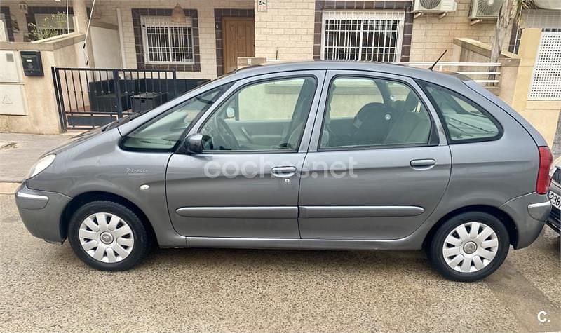 Usado Citroën Xsara Picasso Exclusive 110 CV (80 kW) 2005 Gris / plata Monovolumen