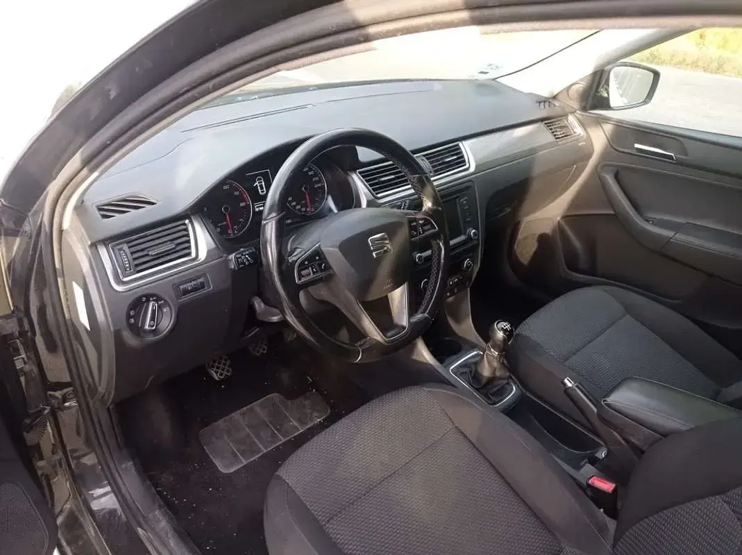 Usado Seat Toledo Style 110 CV (80 kW) 2016 Negro Utilitario