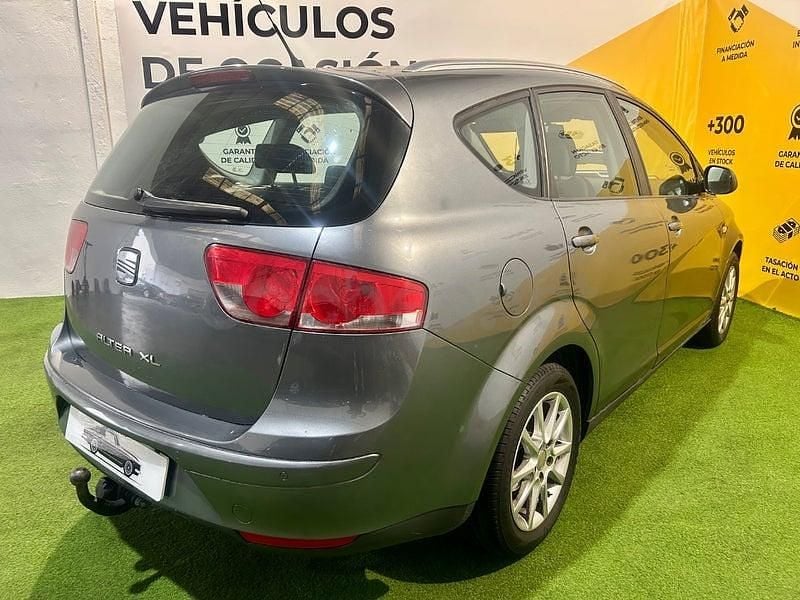 Usado Seat Altea XL Style 105 CV (77 kW) 2013 Gris / plata Monovolumen