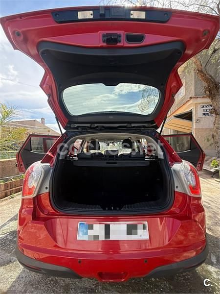 Usado Ssangyong (KGM) Tivoli 115 CV (84 kW) 2016 Rojo SUV