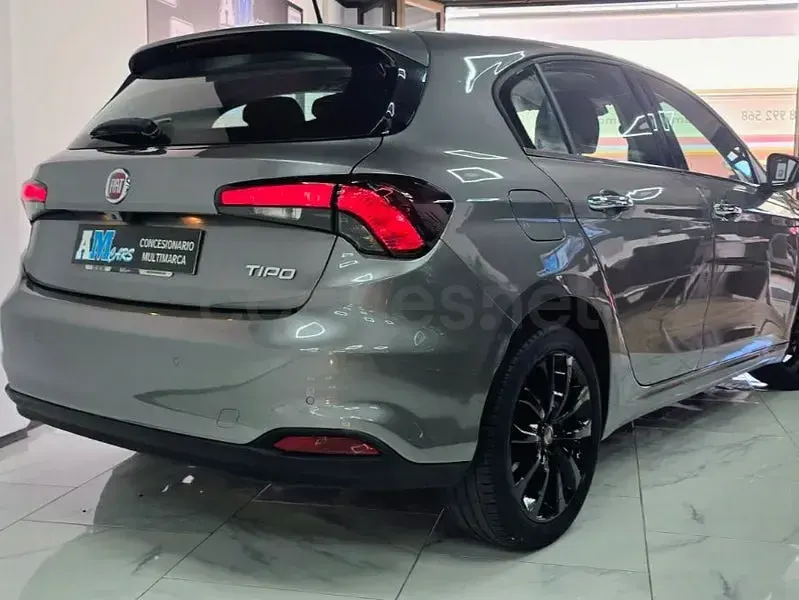 Usado Fiat Tipo Lounge 120 CV (88 kW) 2018 Gris / plata Berlina