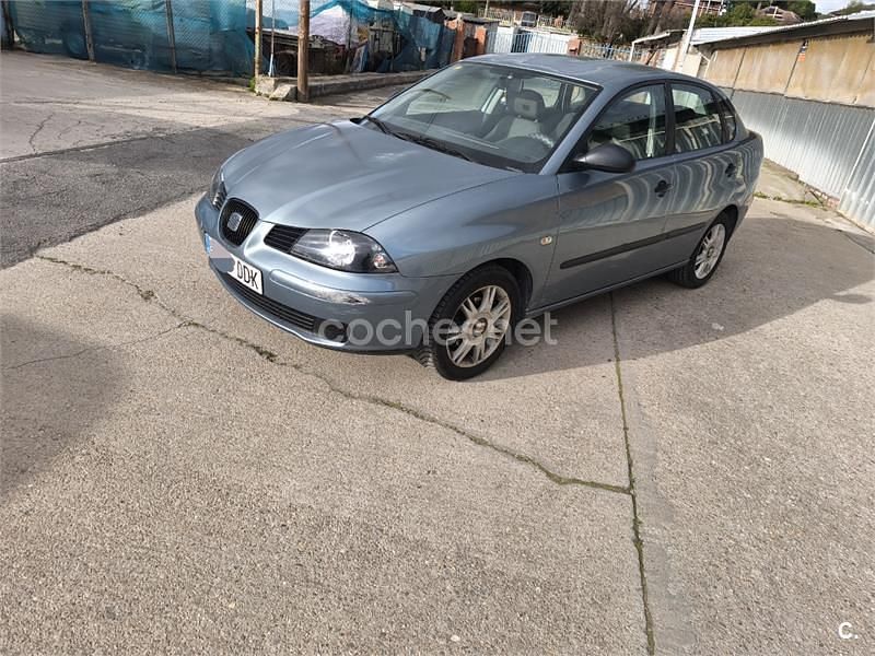 Usado Seat Cordoba 68 CV (50 kW) 2004 Azul Berlina
