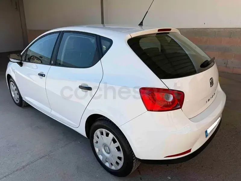 Usado Seat Ibiza Copa 90 CV (66 kW) 2011 Blanco Berlina
