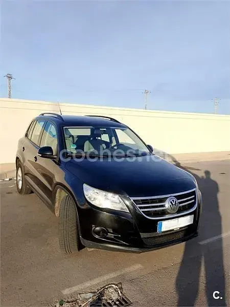 Usado VW Touran 140 CV (102 kW) 2010 Negro Monovolumen