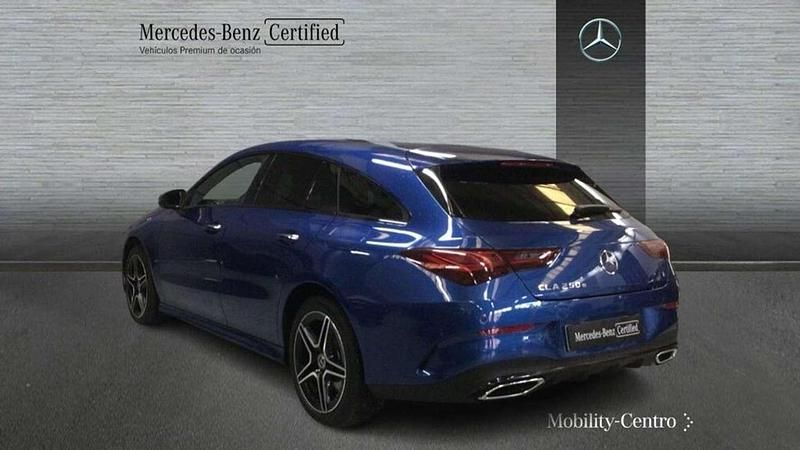 Usado Mercedes CLA250e Shooting Brake 219 CV (161 kW) 2024 Azul Familiar