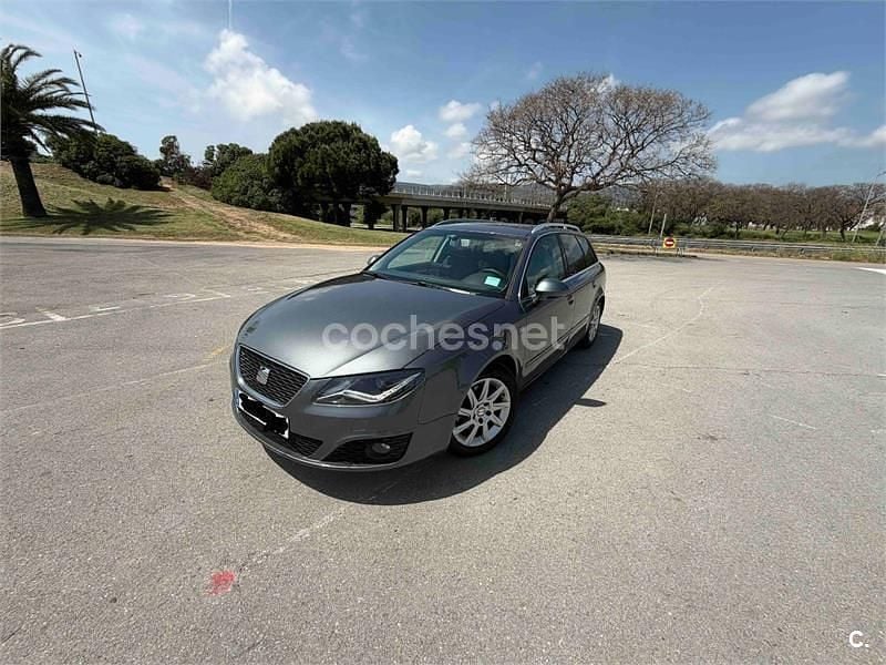 Usado Seat Exeo Ecomotive 143 CV (105 kW) 2013 Gris / plata Familiar