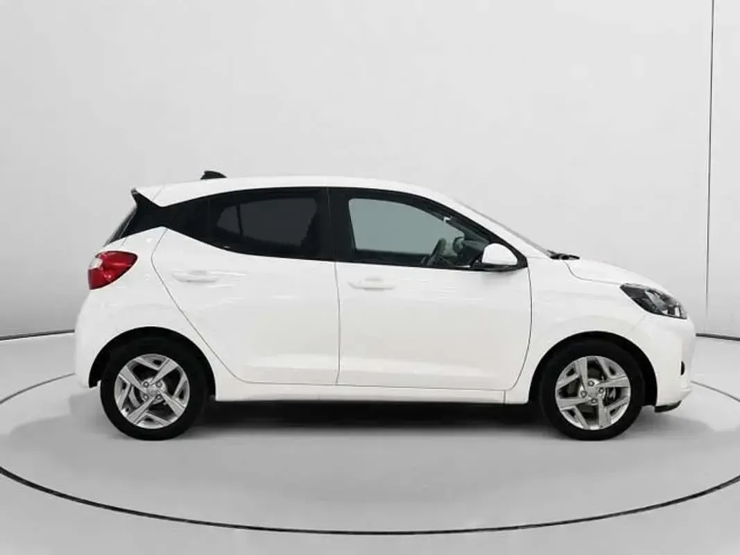 Usado Hyundai i10 67 CV (49 kW) 2023 Blanco Utilitario