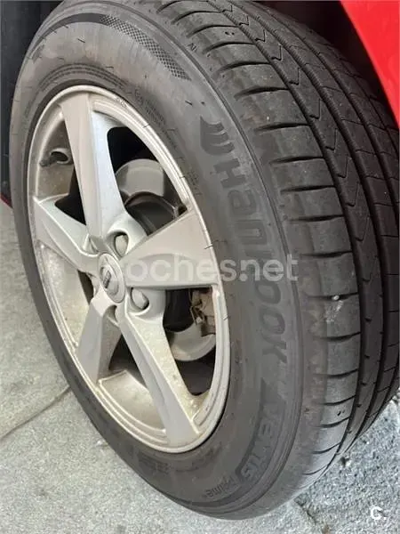 Usado Volvo V40 Kinetic 120 CV (88 kW) 2016 Rojo Berlina