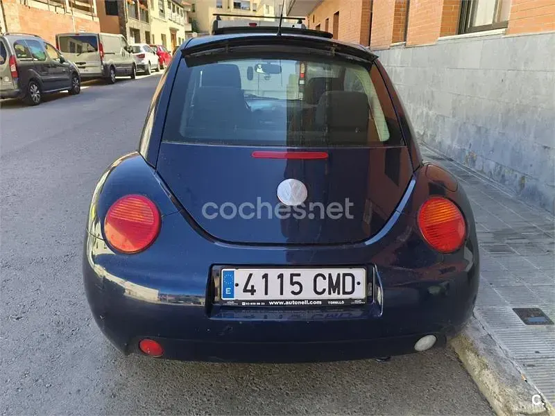Usado VW New Beetle 170 CV (125 kW) 2003 Azul Utilitario