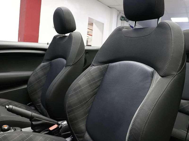 Usado Mini Cooper D Cabriolet 117 CV (86 kW) 2019 Plateado Descapotable