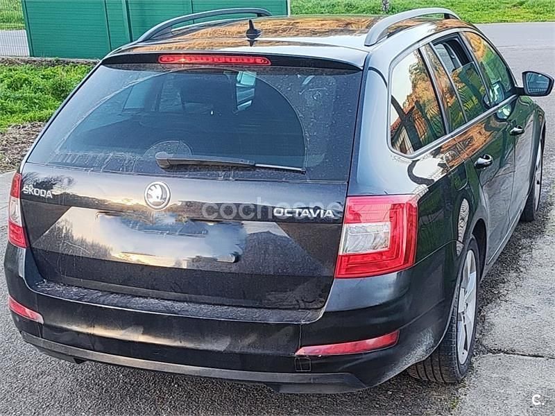 Usado Skoda Octavia Ambition 150 CV (110 kW) 2016 Negro Utilitario